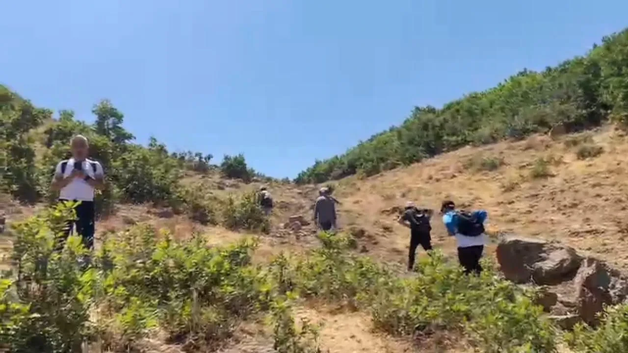 Bitlis'in Tatvan ilçesinde Van Gölü Aktivistleri Derneği Kırkor Dağı'nda doğa yürüyüşü