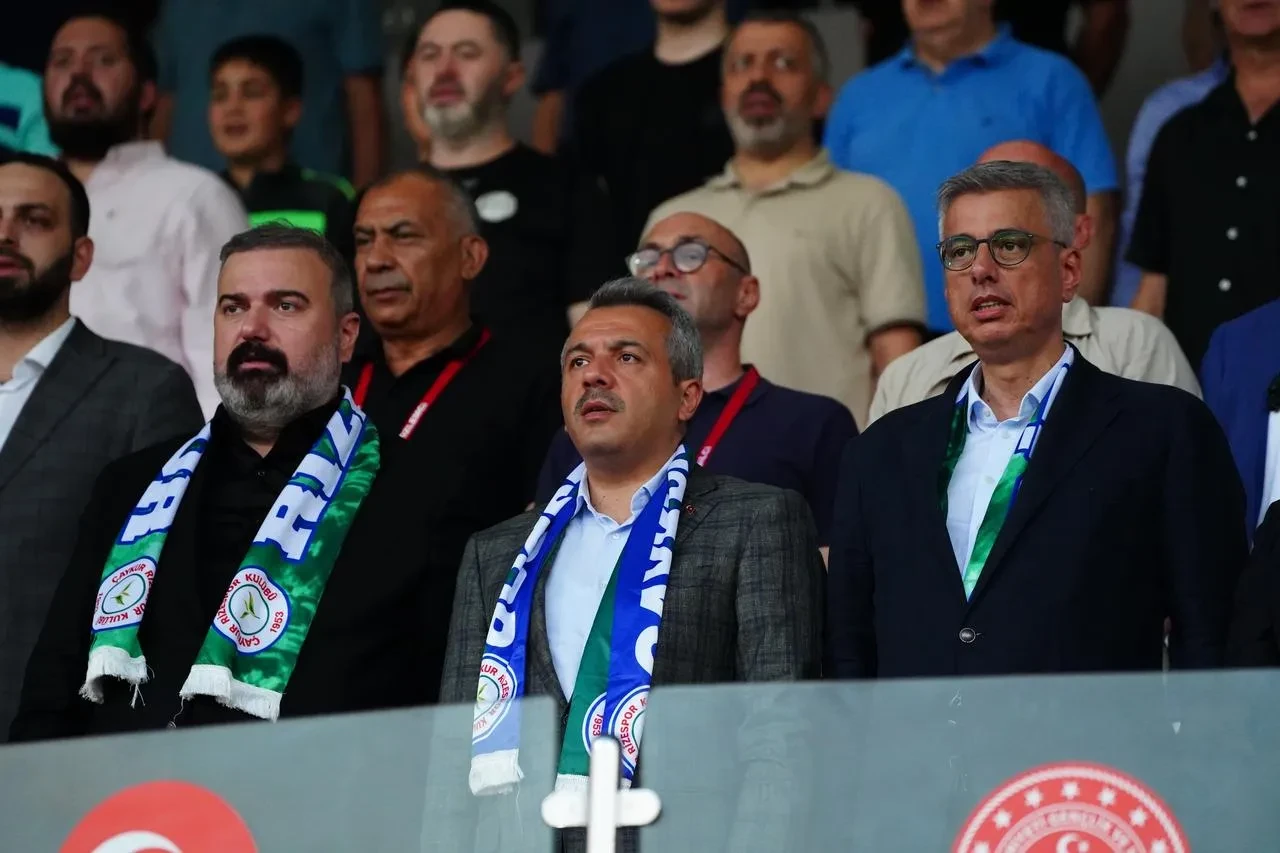 Sağlık Bakanı Kemal Memişoğlu Rize’de Çaykur Rizespor Göztepe Maçını İzledi