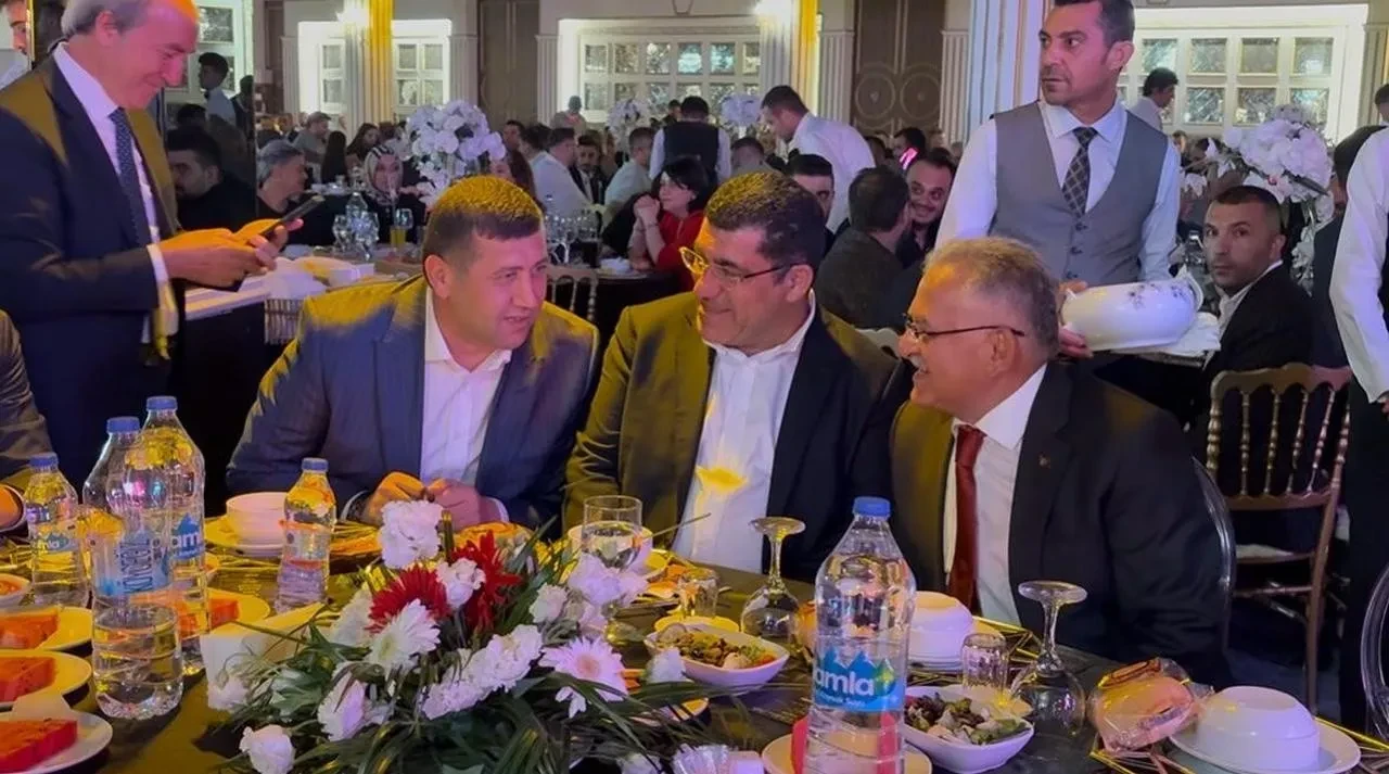 Memduh Büyükkılıç anjiyo sonrası Bünyan Belediye Başkanı'nın düğününe katıldı