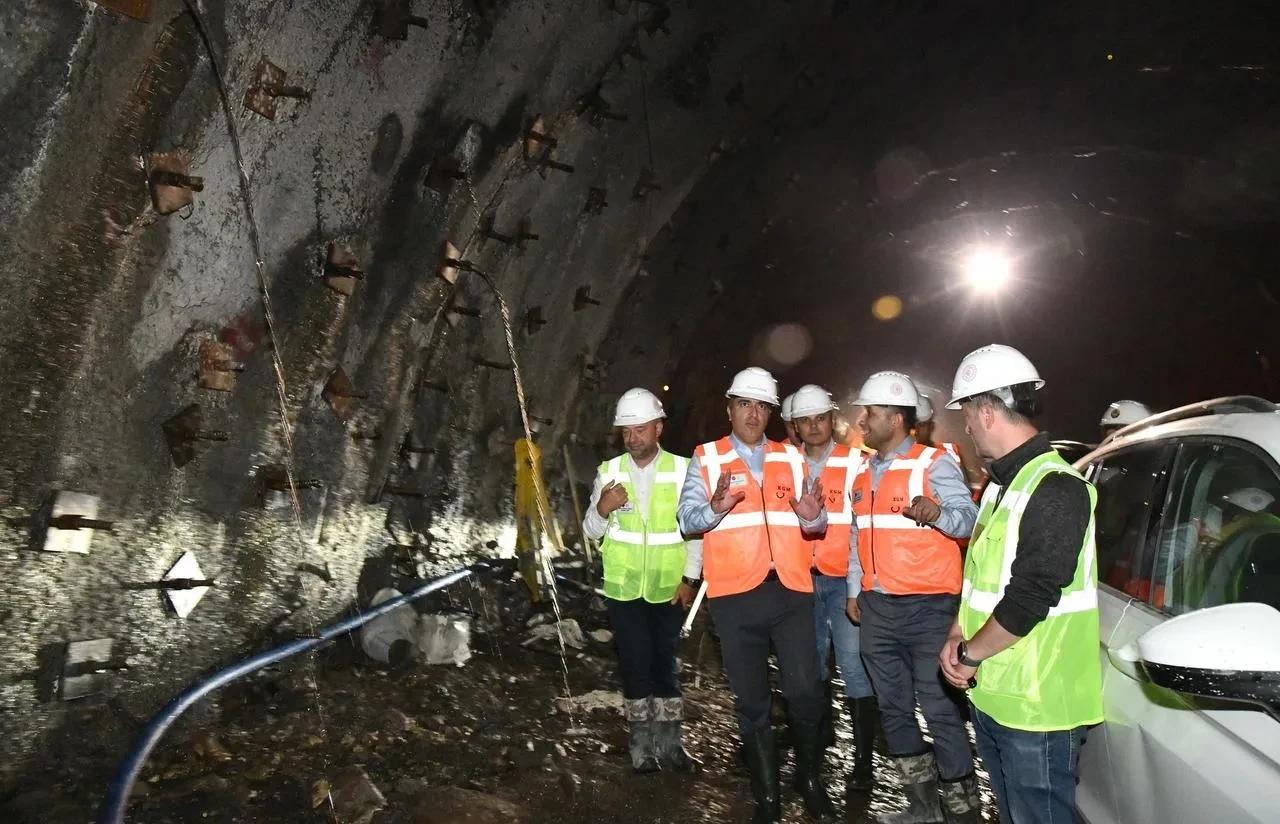 Ardahan Valisi Çiçek Ilgar Tüneli inşaatında incelemelerde bulundu