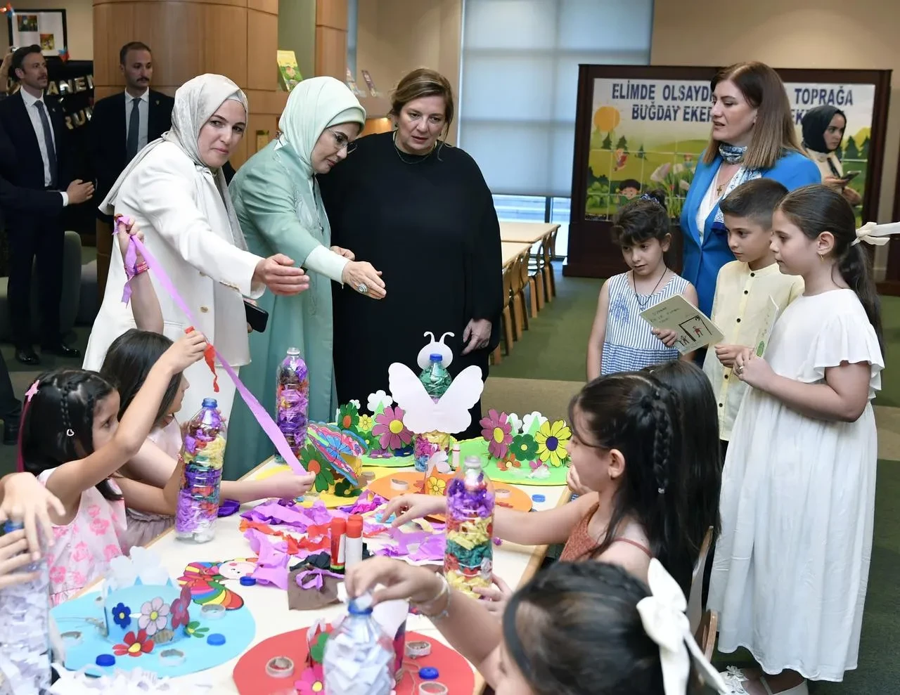 Emine Erdoğan Ve Tamar Bagrationi Millet Kütüphanesini Ziyaret Etti