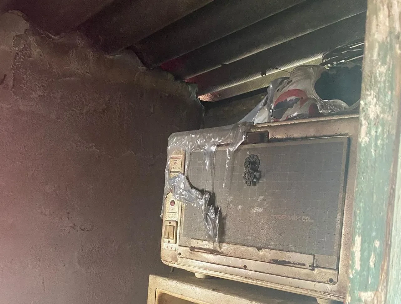 Manisa Salihli'de fırında unutulan yemek yangına neden oldu