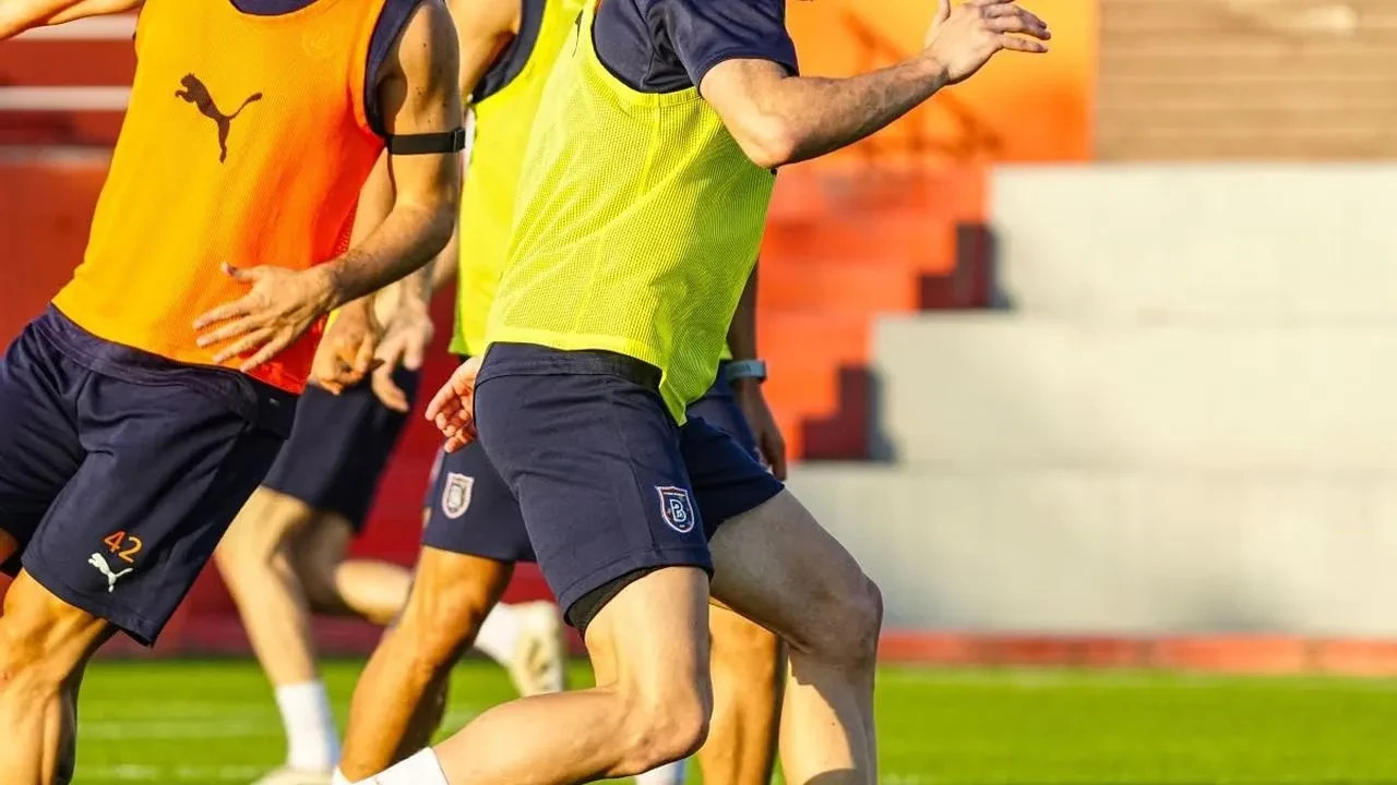 Başakşehir UEFA Konferans Ligi'nde Viking FK maçına hazırlanıyor