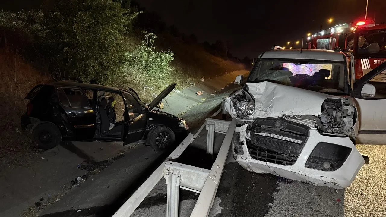 Eyüpsultan'da iki araç çarpıştı, bir kişi ağır iki yaralı var