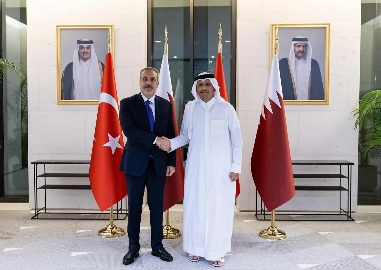 Dışişleri Bakanı Fidan Katar’da Başbakan Al-Thani İle Görüştü
