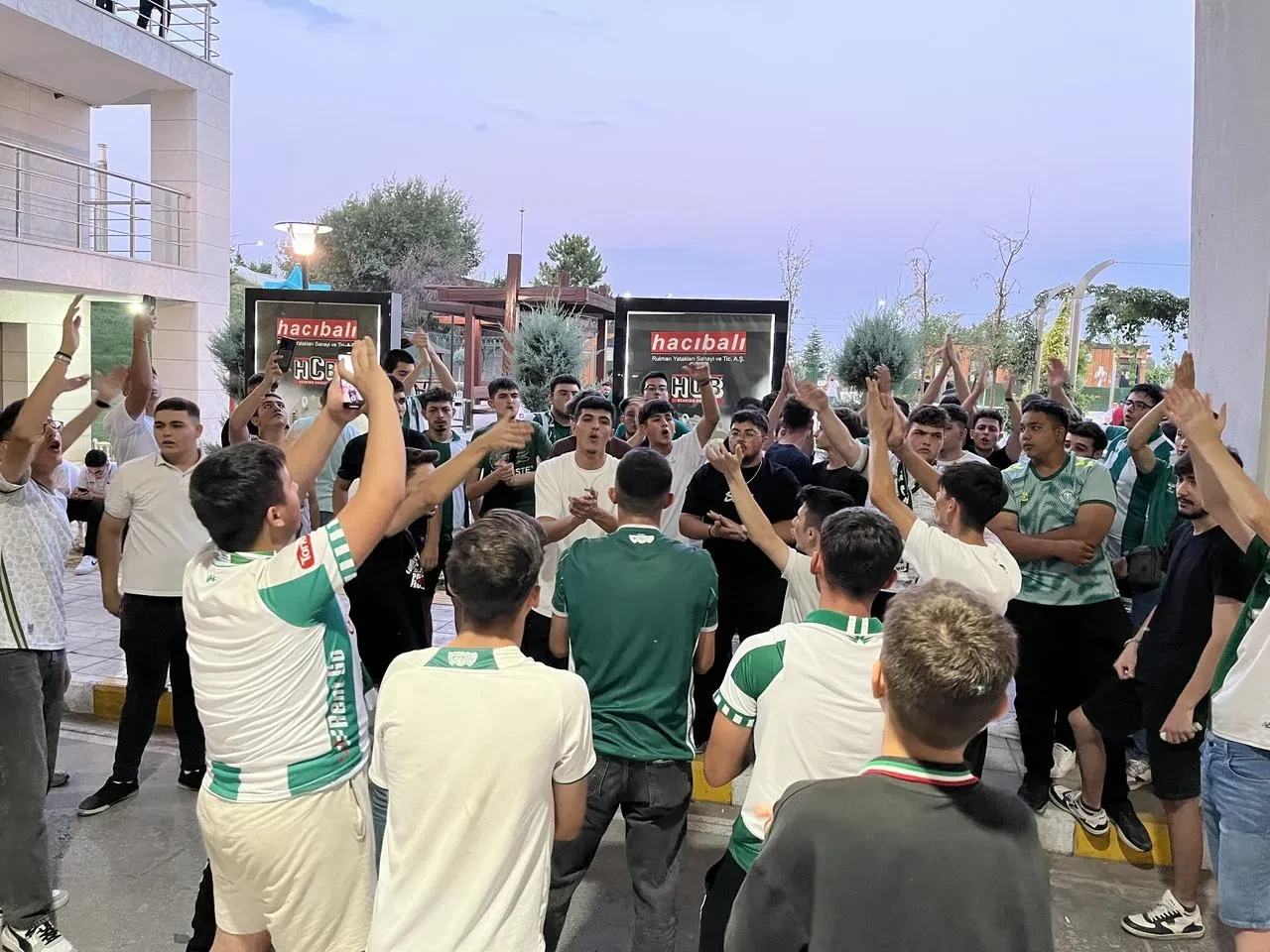 Konyaspor'un yeni transferi Jackson Muleka Konya'ya ulaştı