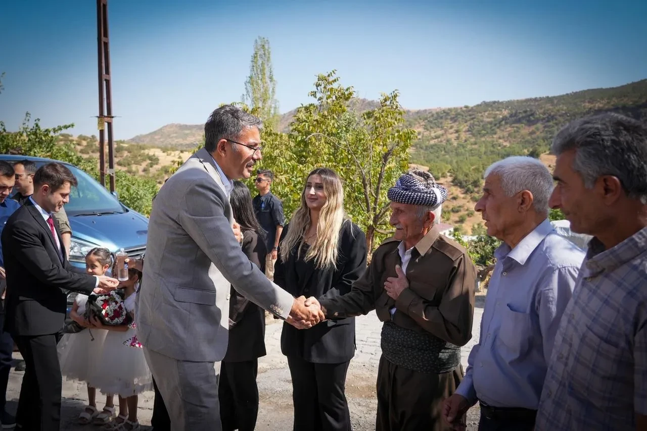 Hakkâri Valisi Ali Çelik Çukurca’da sınır çalışmalarını inceledi