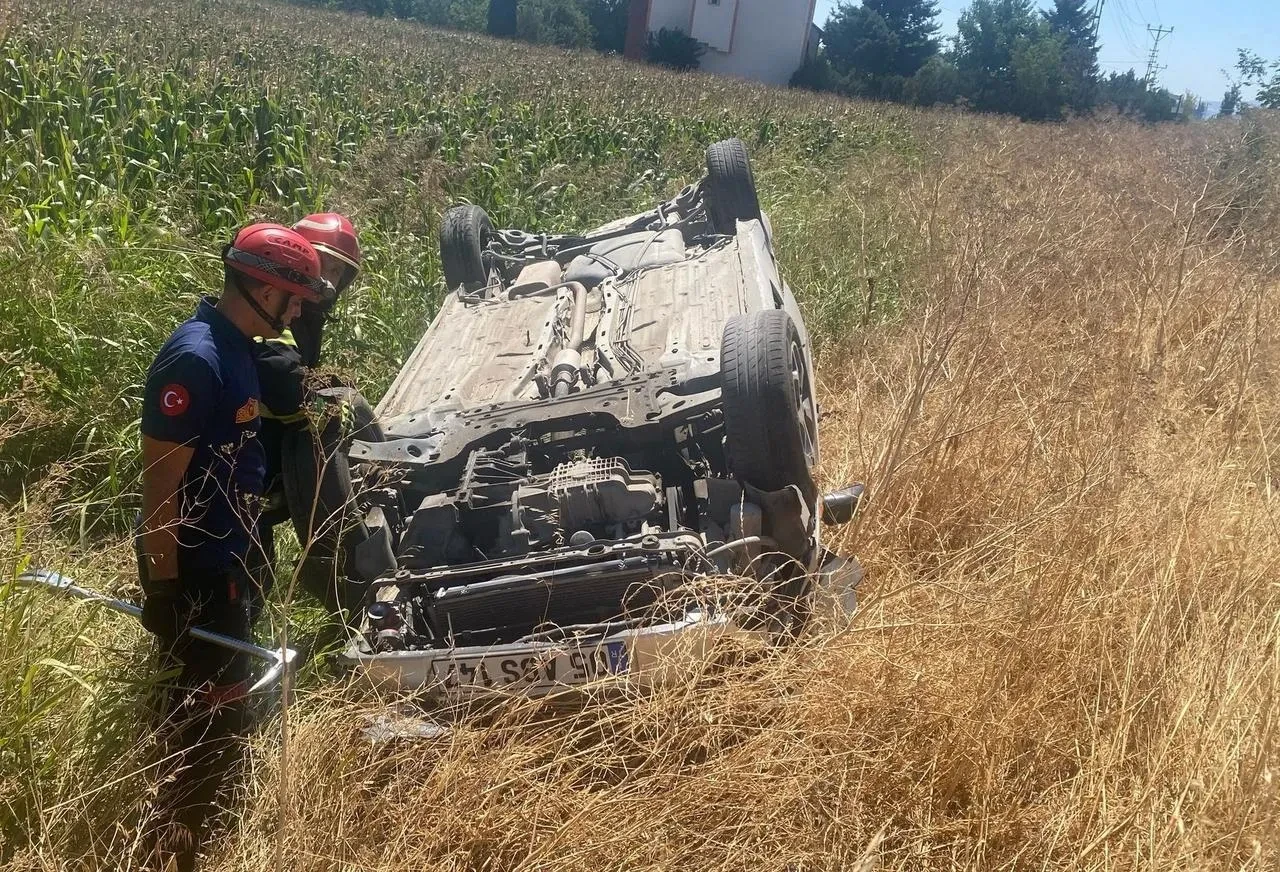 Amasya'nın Suluova ilçesinde otomobil şarampole uçtu, sürücü yaralandı