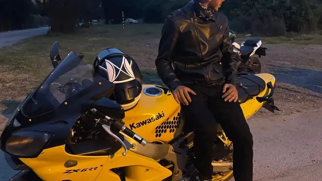 Yalova'da motosiklet sürücüsü tıra çarparak hayatını kaybetti