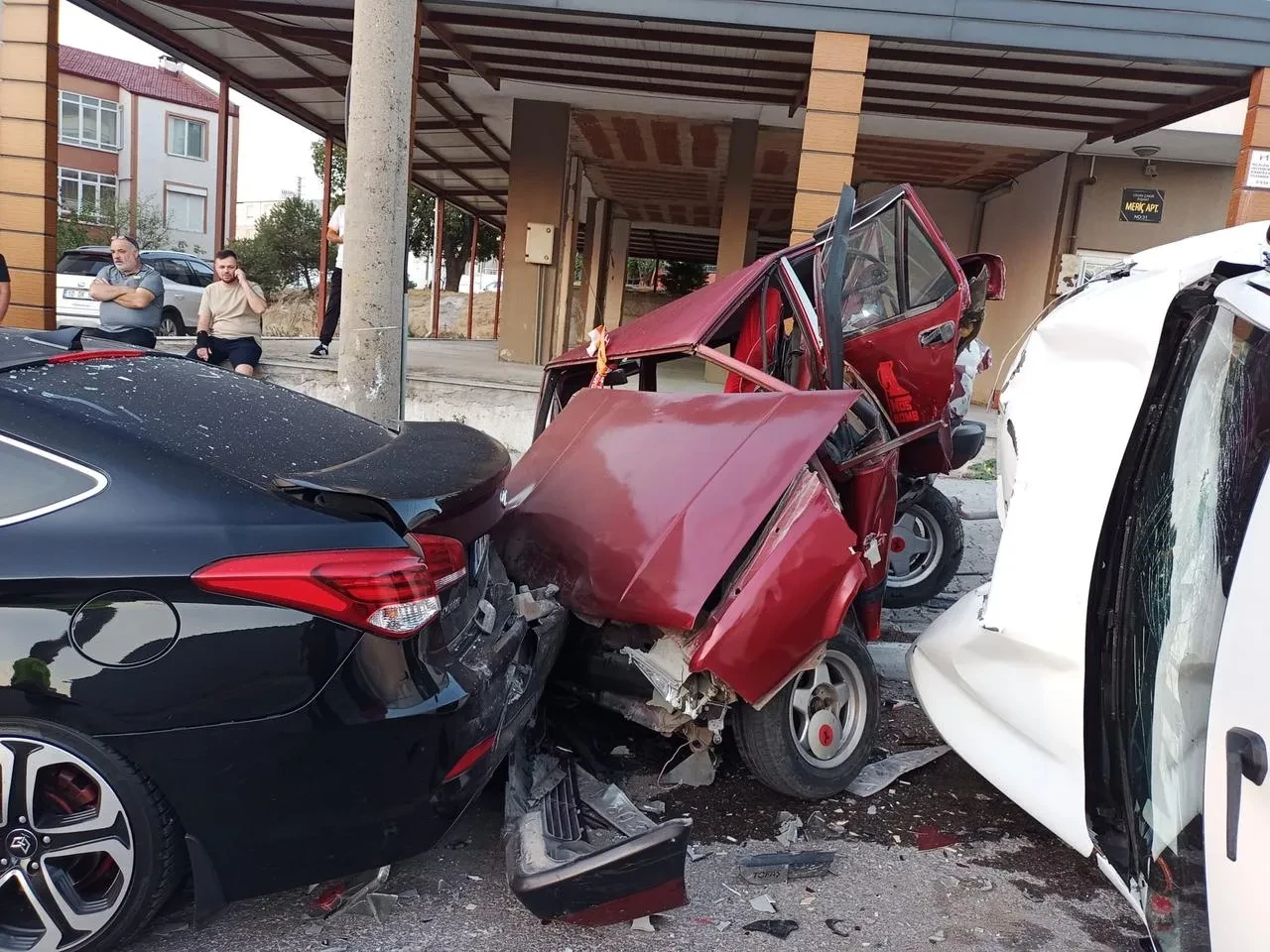 Balıkesir'de zincirleme trafik kazasında 1 kişi yaralandı