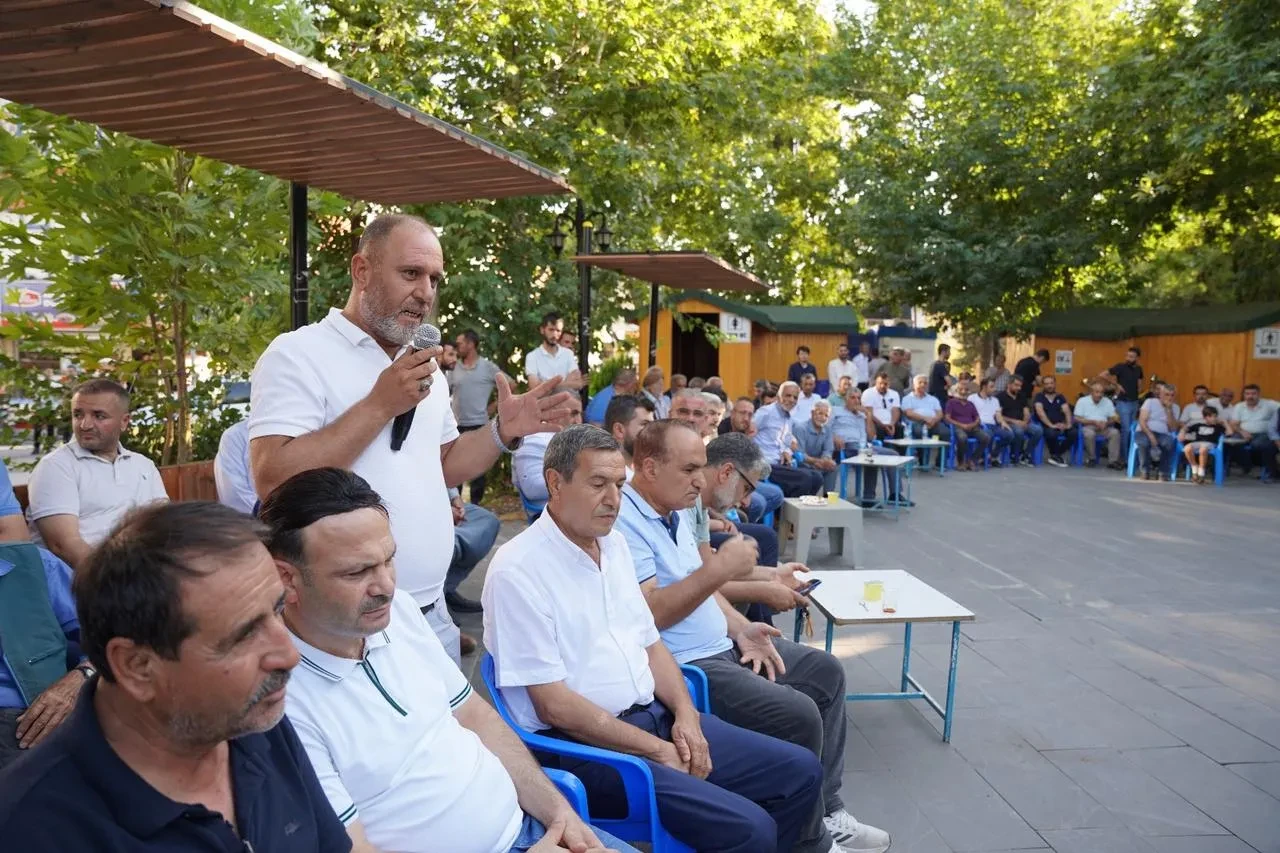 İshak Şan Kahta'da halkla buluşup sorunları dinledi