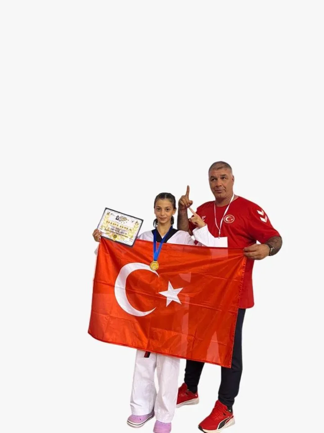 Kadriye Kurtoğlu Sırbistan'da Taekwondo Turnuvasında Altın Madalya Kazandı