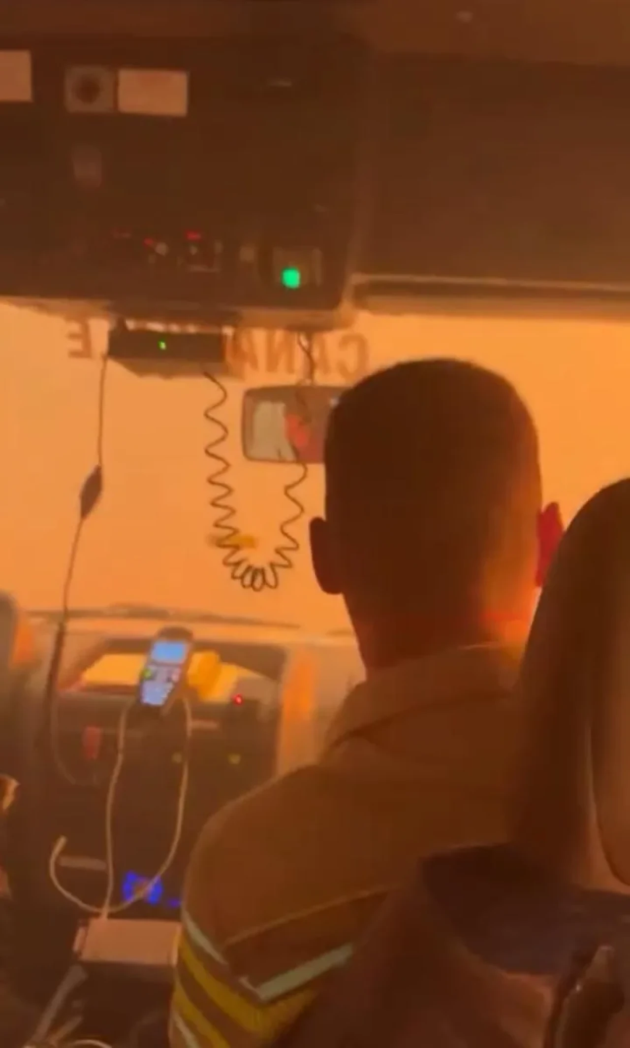 Çanakkale'de orman yangınında ekipler alevler arasında kaldı