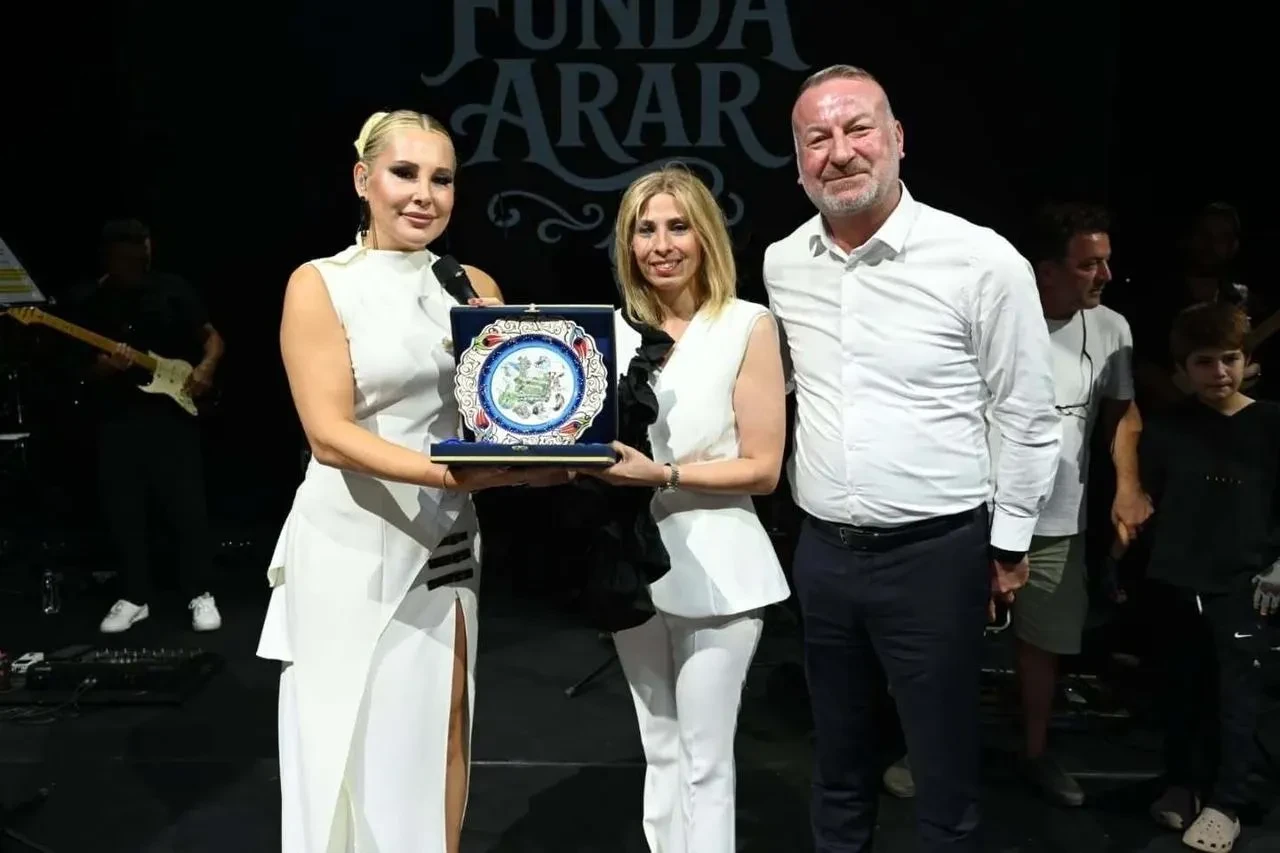 Karacabey'de LongozFest 2025 Funda Arar konseriyle sona erdi