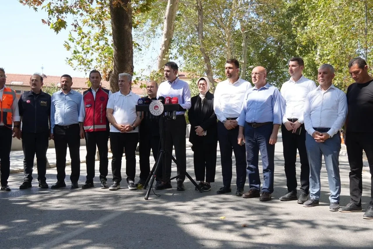 Bakan Kurum Sındırgı depremi sonrası barınma ve konut desteğini açıkladı