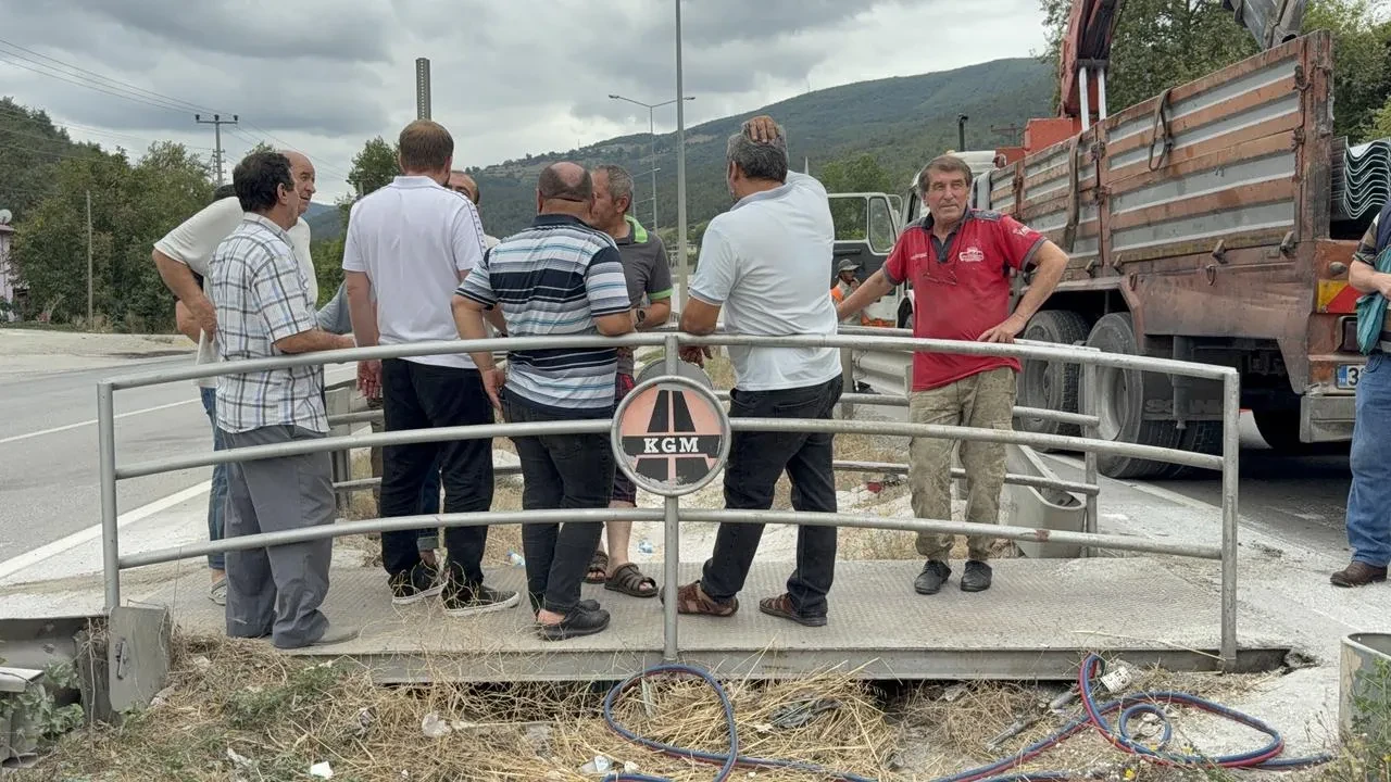 Samsun’da vatandaşlar yaya geçidi kaldırılmasına 5 saat boyunca direndi