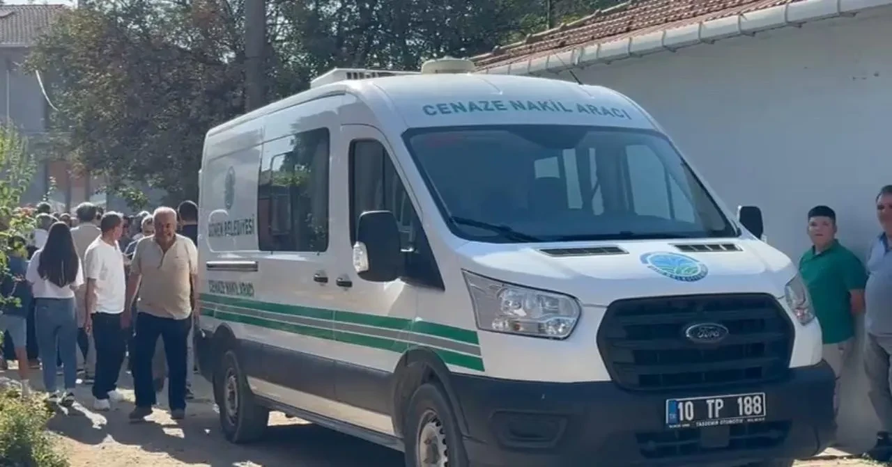 Balıkesir Gönen'de Teksüt Fabrikası Yangınında Hayatını Kaybeden Ahmet İzmirli Toprağa Verildi