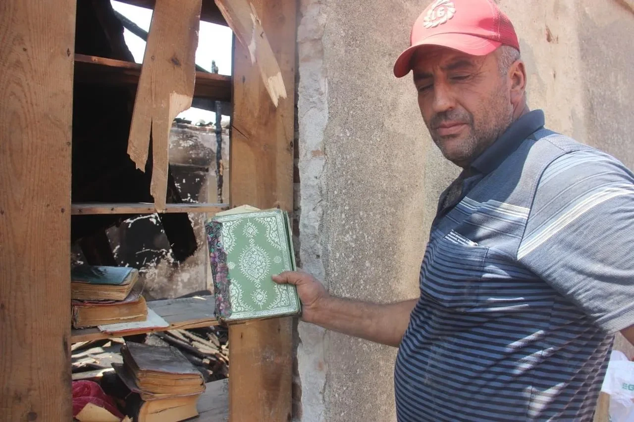 Bayramiç'te yanan evden Kur'an-ı Kerim'ler sapasağlam çıktı