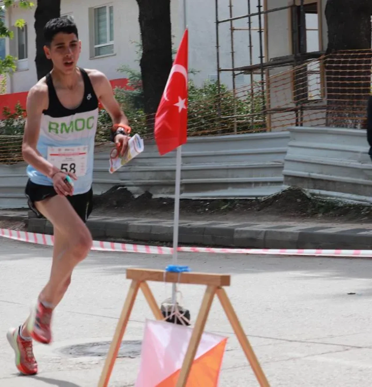 Efe Aslan oryantiring milli takımına seçilerek Bulgaristan'da Türkiye'yi temsil edecek