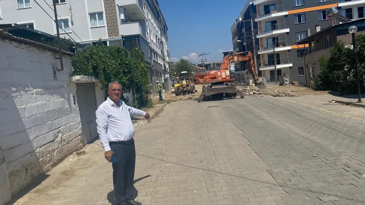 Sultanhisar’da Aydın Büyükşehir Belediyesi tarafından parke taşı çalışmaları hızla sürüyor