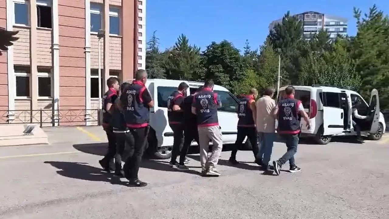 Sivas merkezli dolandırıcılık operasyonunda iki kişi yakalandı