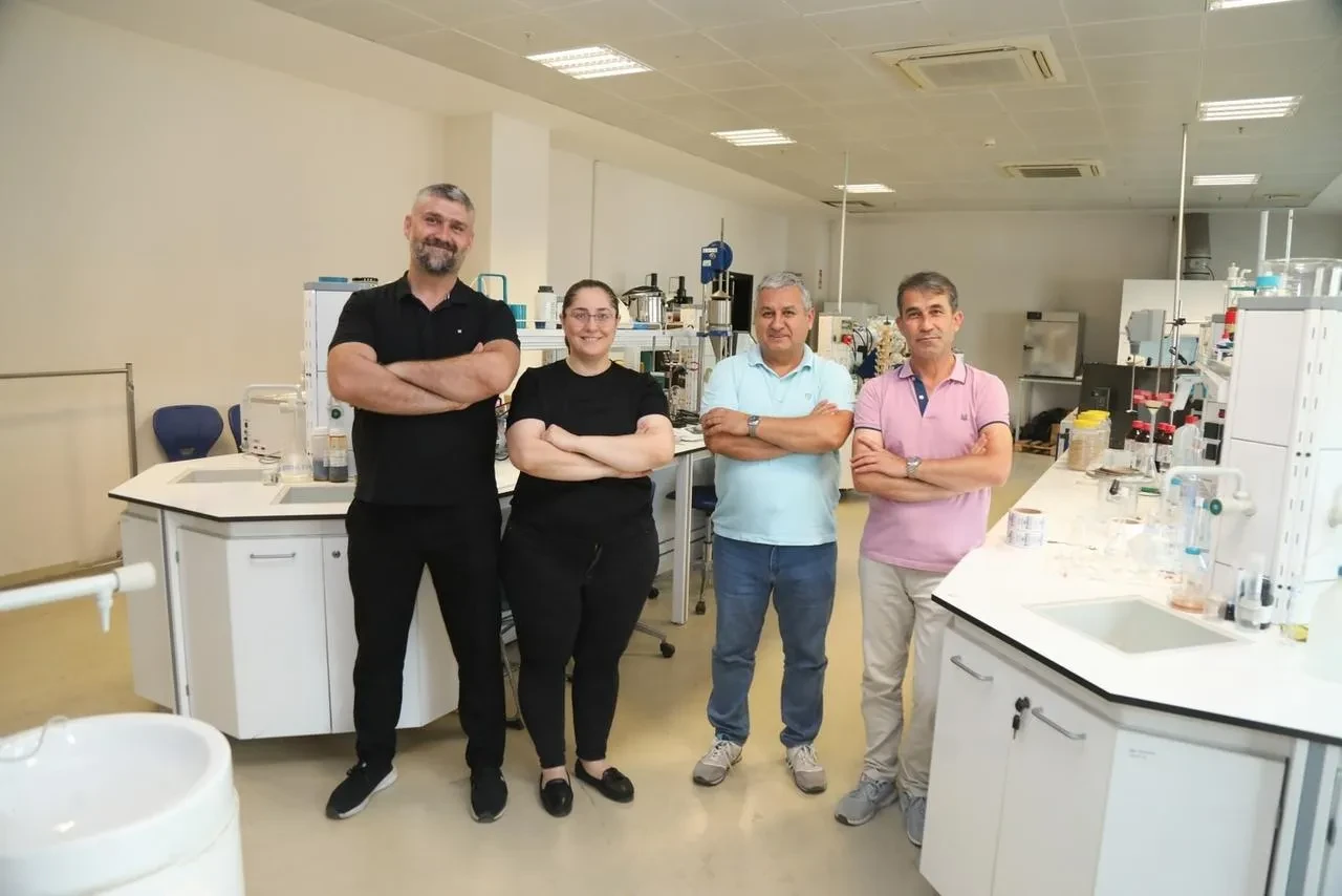 Bursa Teknik Üniversitesi atık kâğıtlardan doğada çözünebilir saksı üretti