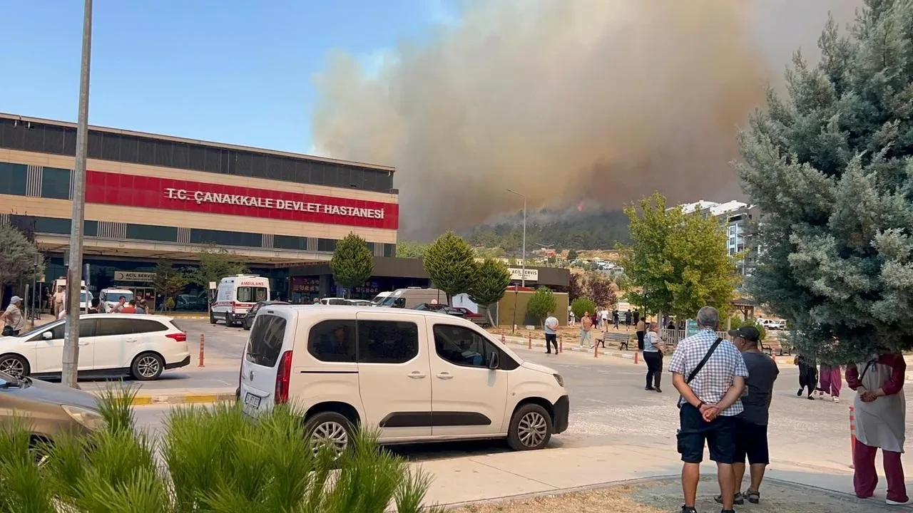 Çanakkale’de Orman Yangını Nedeniyle Hastane Kısmen Tahliye Edildi