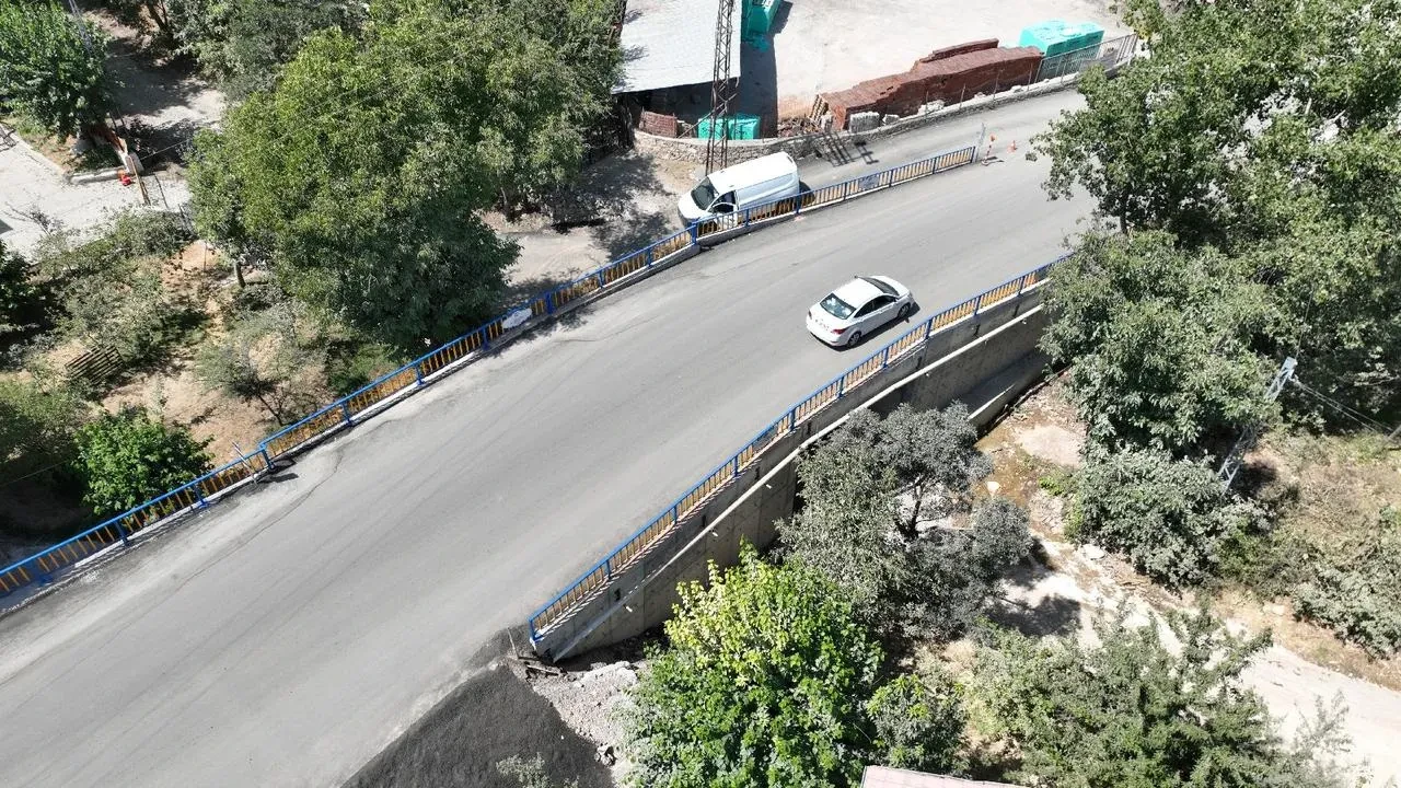 Malatya Büyükşehir Belediyesi Konak Mahallesi'nde köprü ve yolu yeniledi
