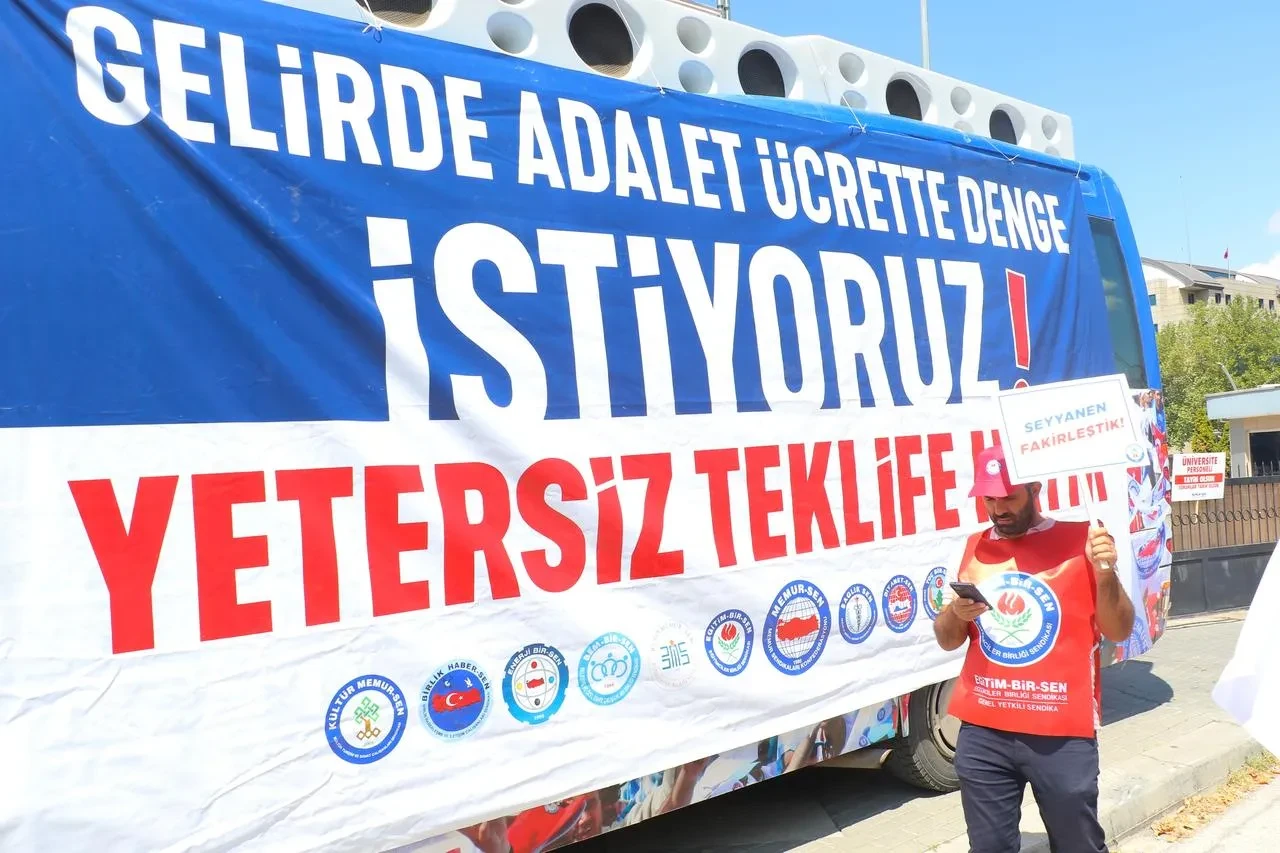Memur-Sen Genel Başkanı Ali Yalçın maaş eşitsizliği için eylemde