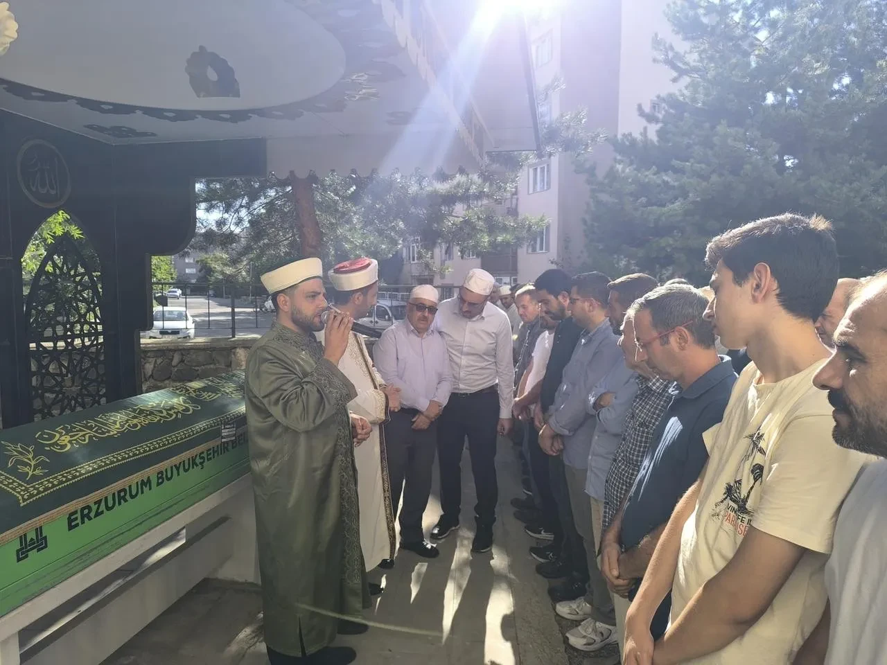 Turgut Güzel Erzurum’da Hacı Ahmet Baba Camii’nde Toprağa Verildi
