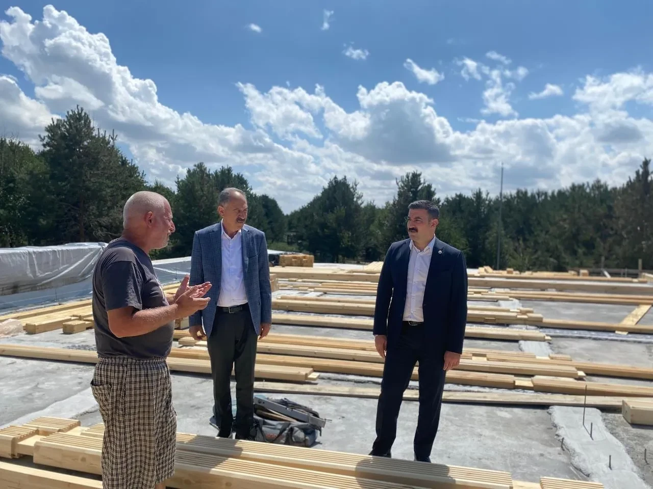 Arpaçay'da yanan kütük evin yeniden inşasına başlandı