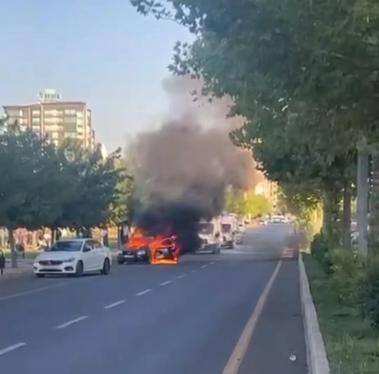 Diyarbakır Kayapınar ilçesinde silahlı kavga sonucu bir kişi ağır yaralandı