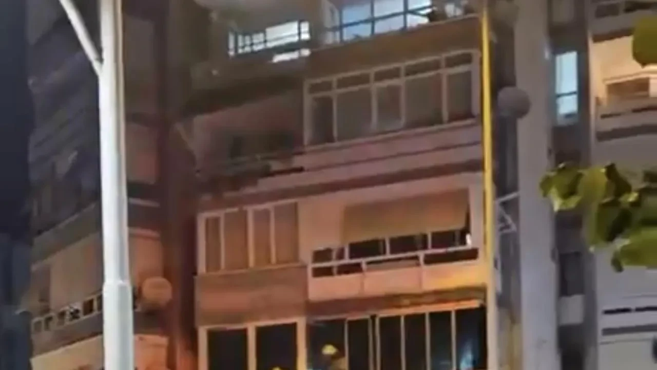 Gemlik'te Ayşem 1 Sitesi’nde çıkan yangın itfaiye müdahalesiyle söndürüldü