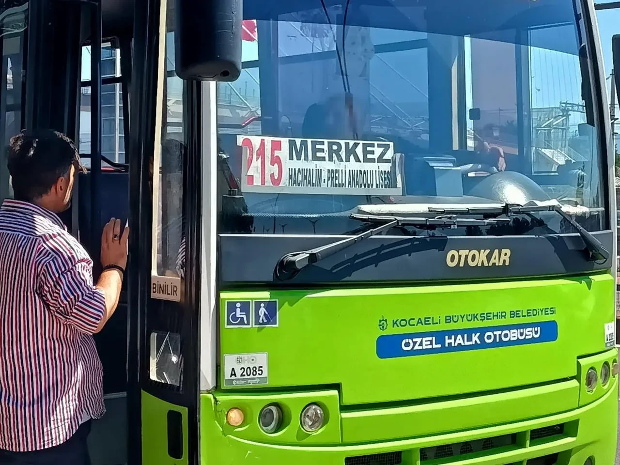 Otobüs Şoförü Adem K. Polis Gelince Bıçağı Boynuna Dayadı Ve Teslim