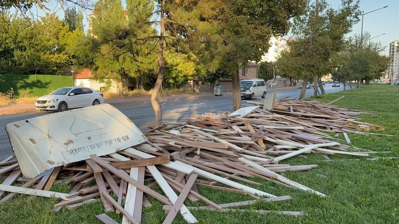 Kayseri Melikgazi'de otomobil kamyonete çarpıp devirdi 4 yaralı