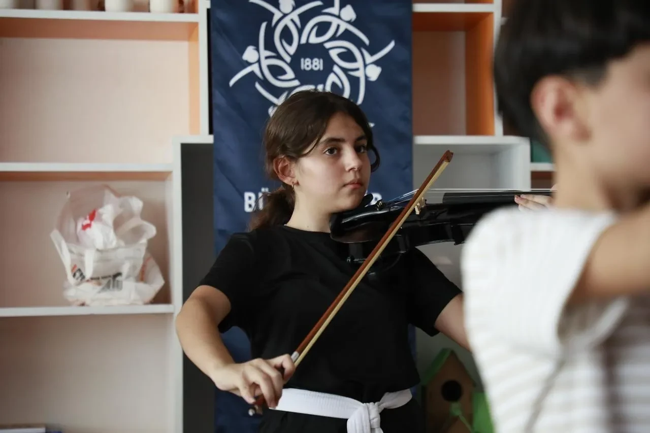 Aydın Büyükşehir Belediyesi ile minikler keman eğitimi alıyor