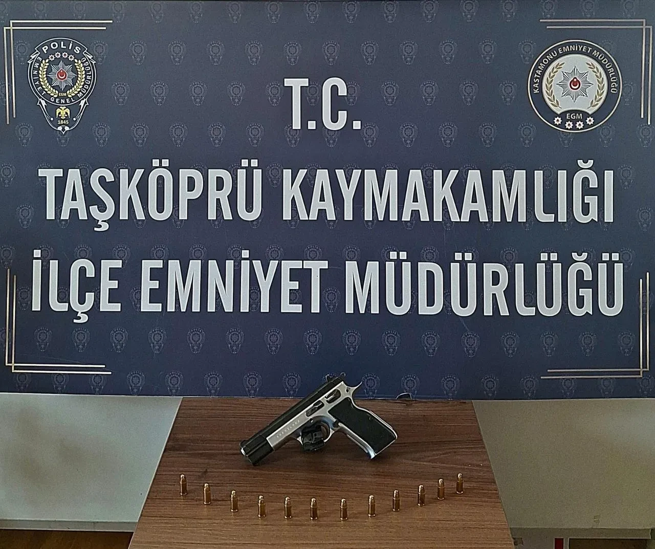 Kastamonu'nun Taşköprü ilçesinde 3 tabanca ele geçirildi