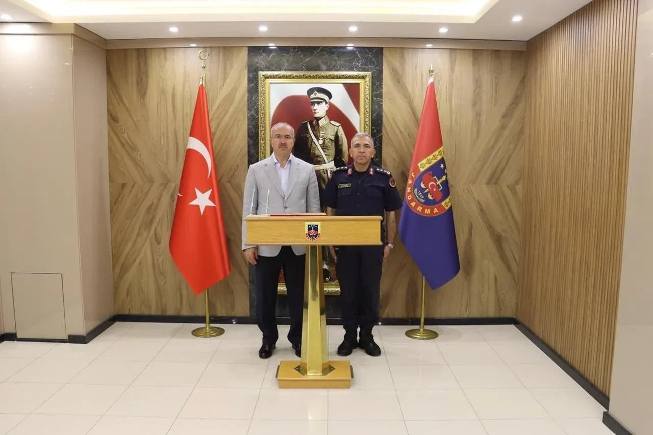 Çanakkale Valisi Toraman yeni İl Jandarma Komutanı Akyüz'ü ziyaret etti