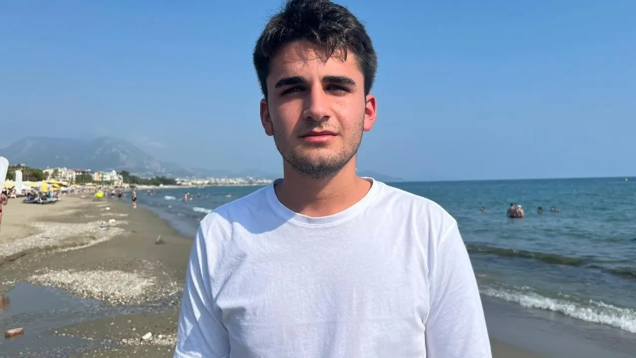 Ukraynalı Turist Alanya’da Boğulma Tehlikesi Geçirip Gençler Tarafından Kurtarıldı