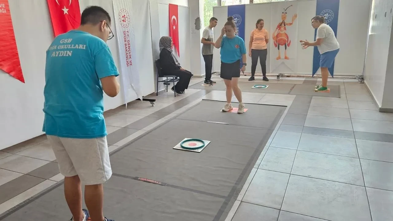 Aydın’da Özel gençler "Mutlu Çarşamba" ile spor eğitimlerinde buluştu