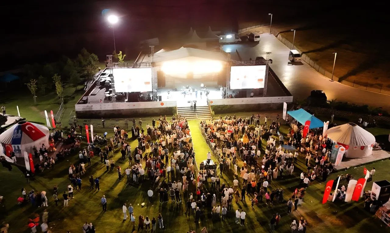 İsmail Altunsaray Malazgirt Zaferi Etkinliklerinde Ahlat’ta Konser Verdi