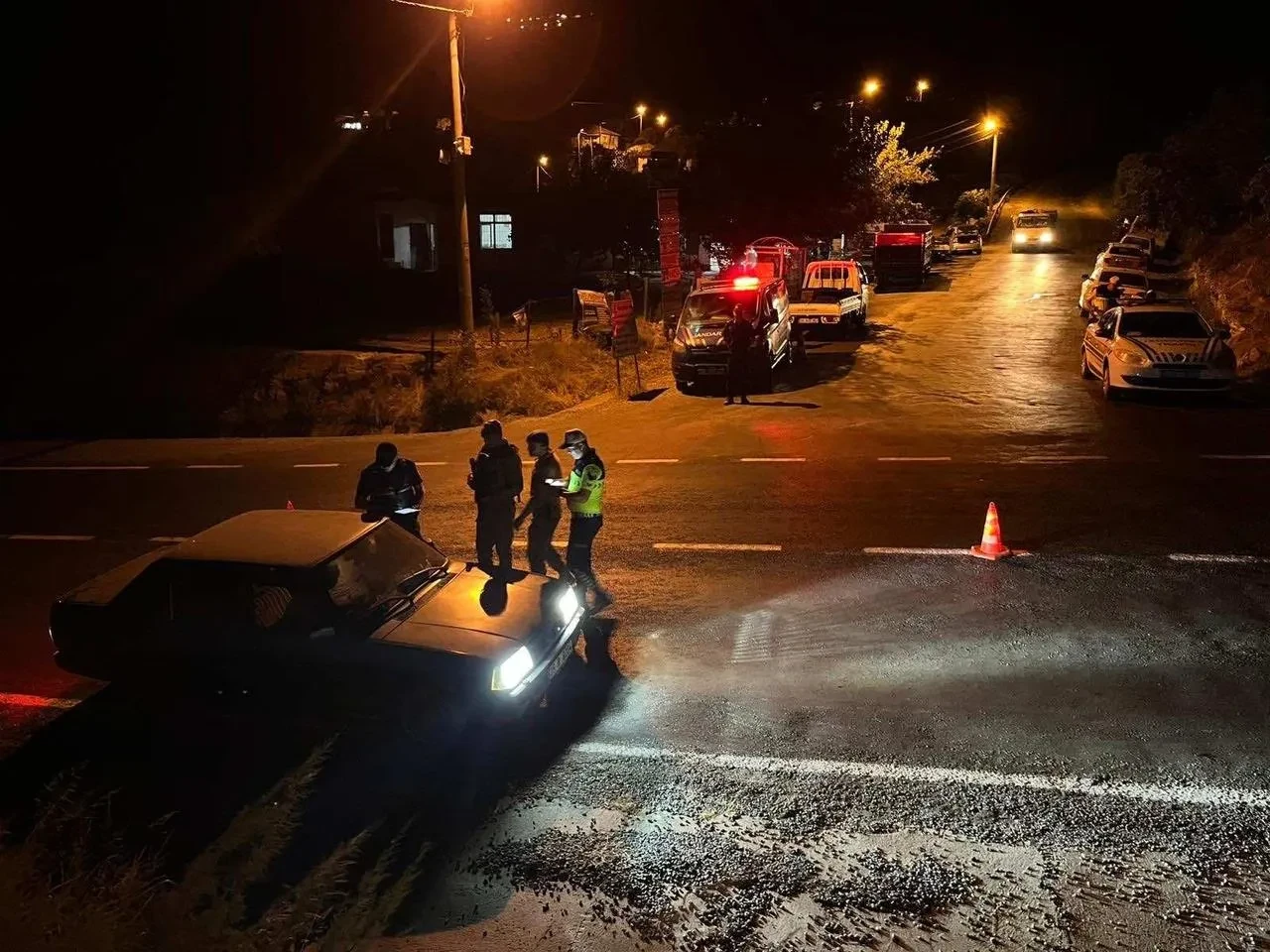 Jandarma Aydın İncirliova’da incir hırsızlıklarını önlemek için devriye faaliyeti yürütüyor