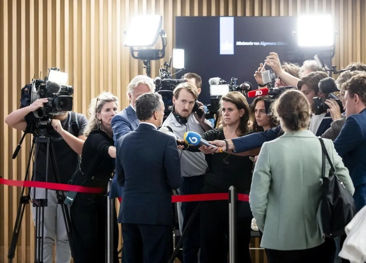 Hollanda Dışişleri Bakanı Veldkamp İsrail yaptırımları nedeniyle istifa etti