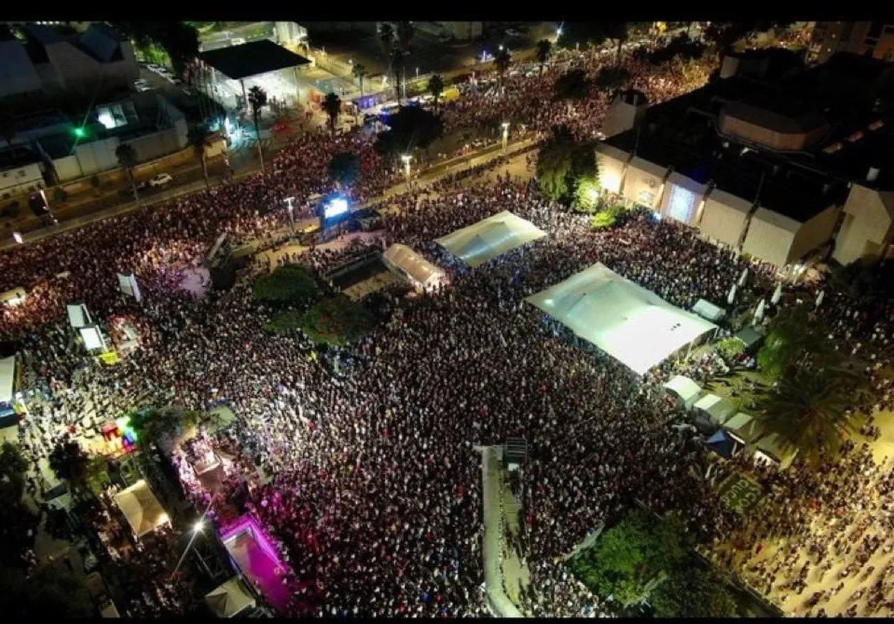 İsrail'de binlerce kişi Netanyahu hükümetinin Gazze politikalarını protesto etti