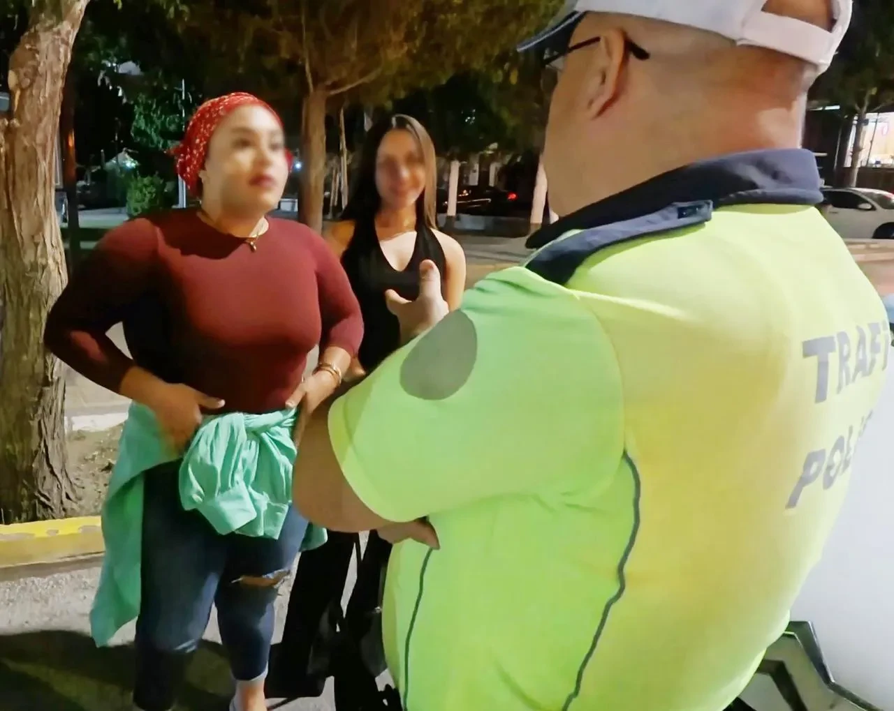 Alkollü kadın sürücü ehliyetine el konulunca polise şaşırtan sözler söyledi