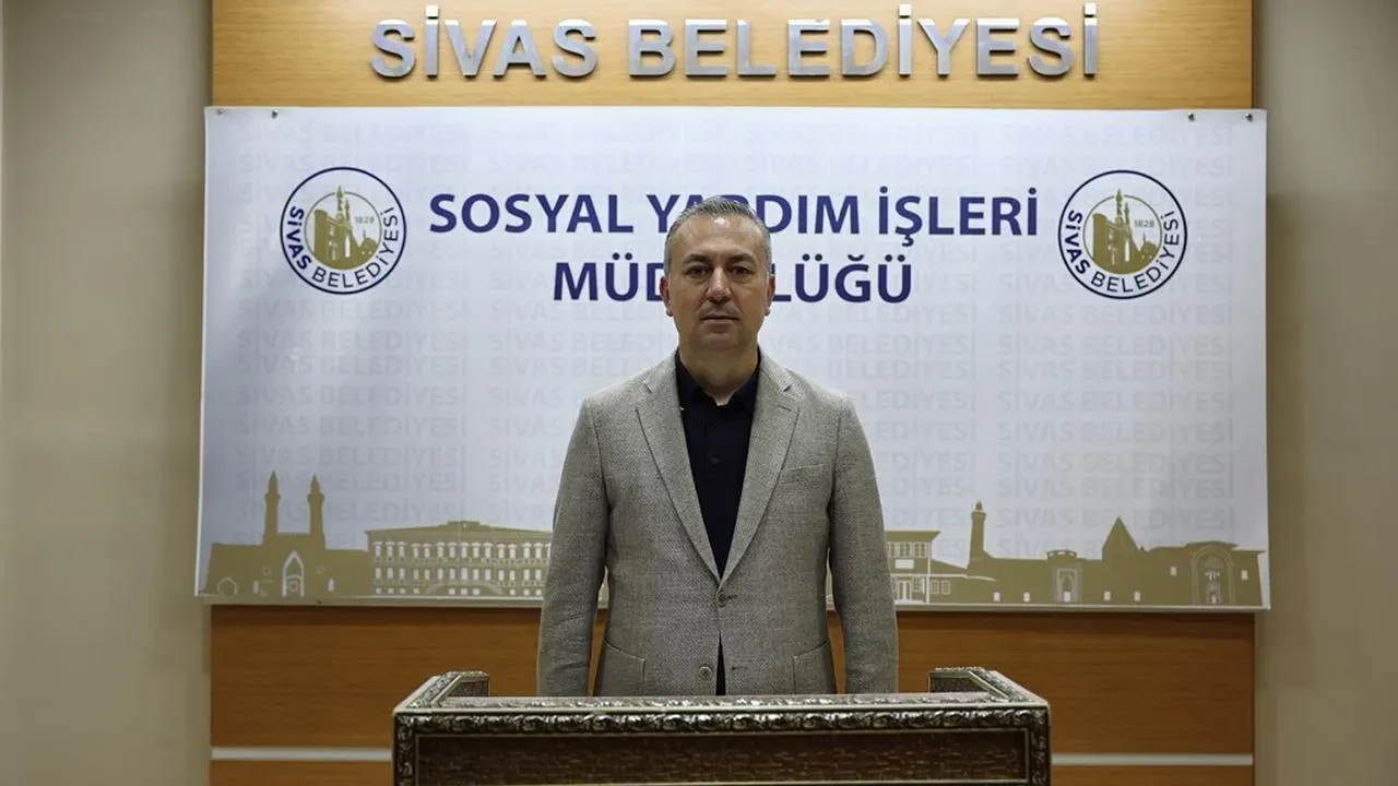 Sivas Belediyesi dar gelirli öğrencilere nakit kırtasiye desteği sağlıyor