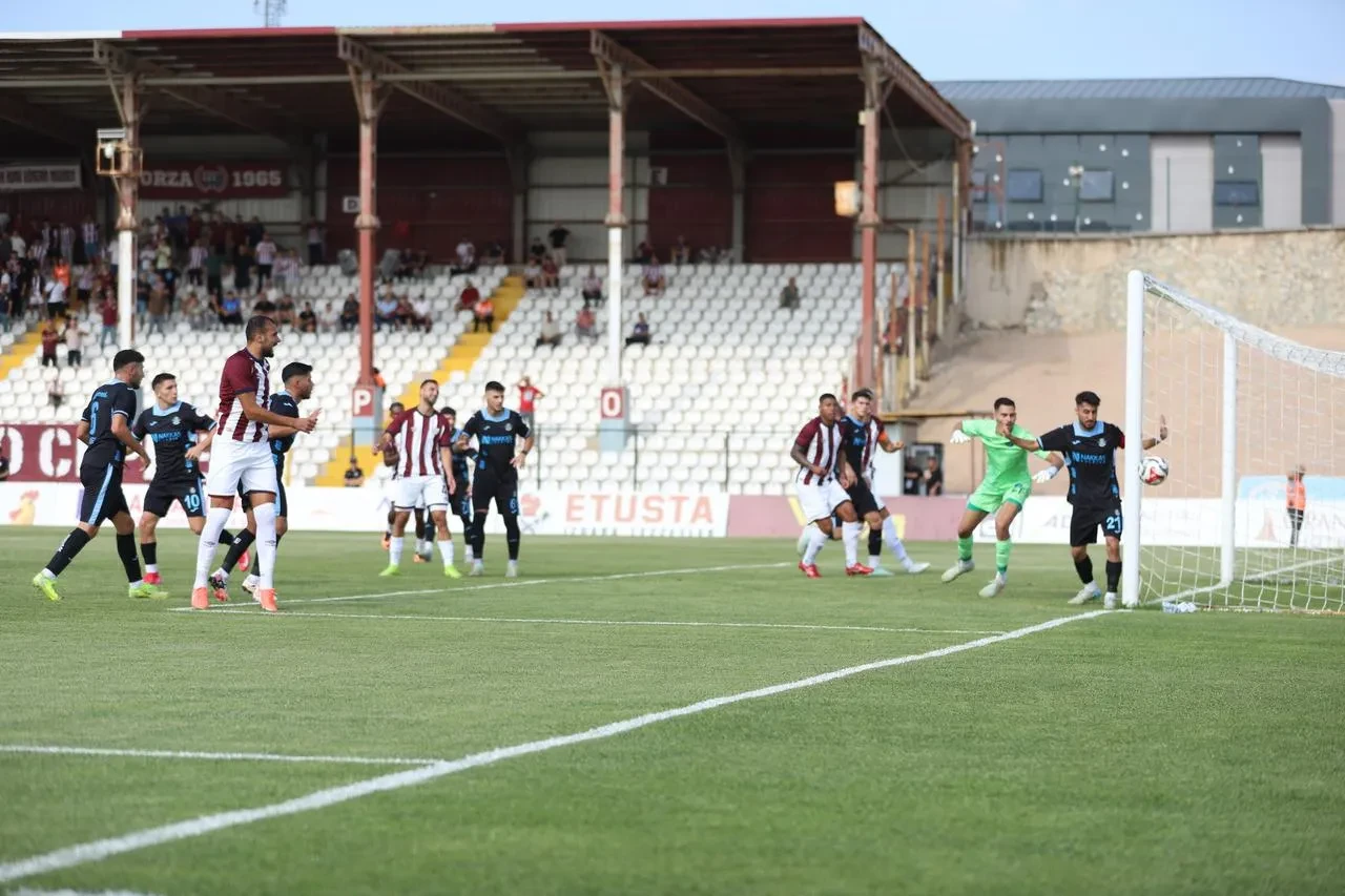 Bandırmaspor Adana Demirspor'u 4-0 mağlup etti