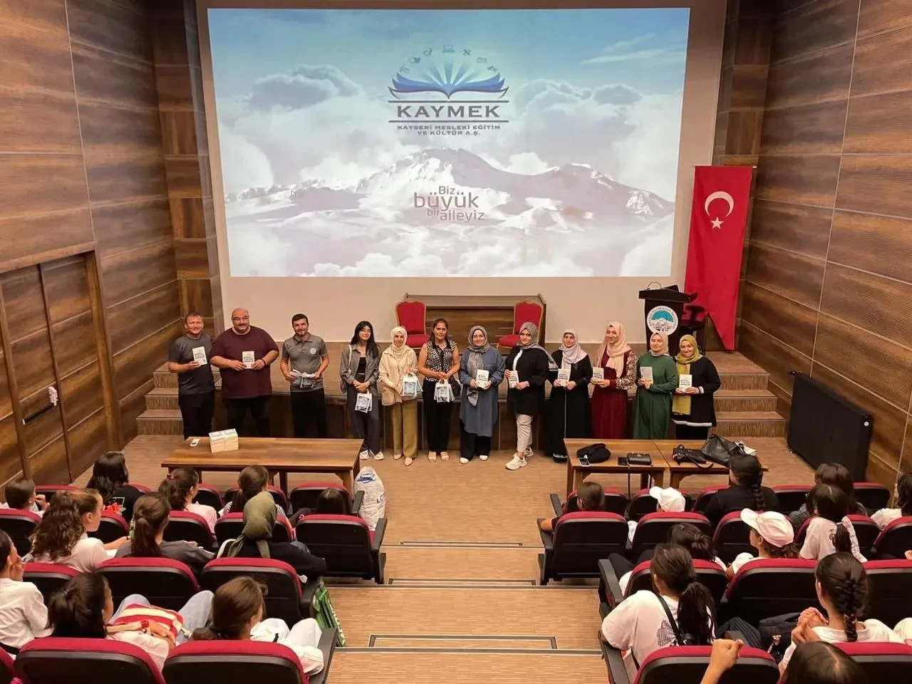 KAYMEK El Emeği Tokalarıyla Gönül Köprüsü Kurdu