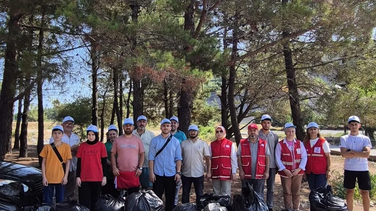 TÜGVA Bafra ilçe temsilciliği çevre temizliği etkinliği düzenledi