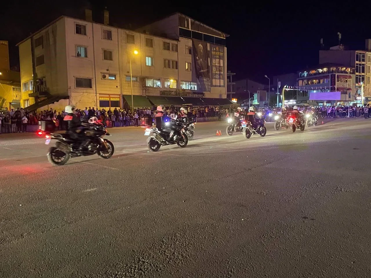 Malazgirt’te zaferin 954. yıl dönümünde fener alayı düzenlendi